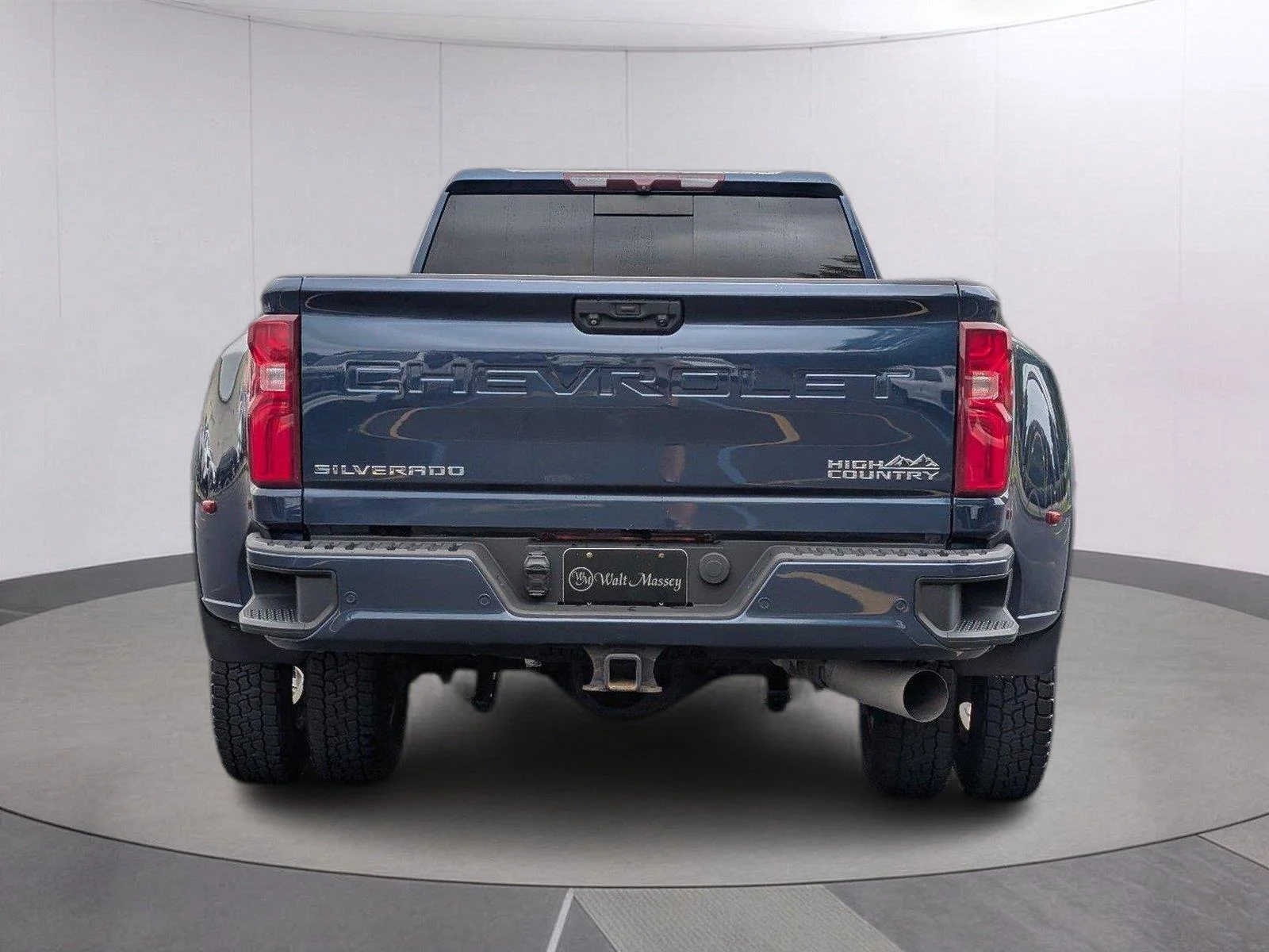 Used 2022 NORTHSKY BLUE METALLIC Chevrolet High Country image 4