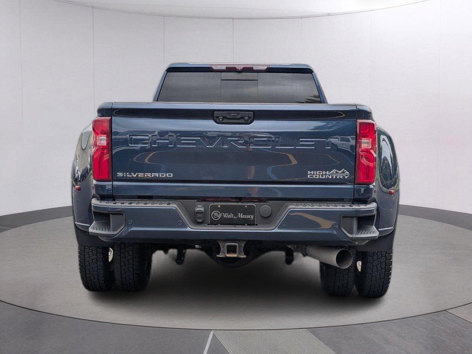 Used 2022 NORTHSKY BLUE METALLIC Chevrolet High Country image 4