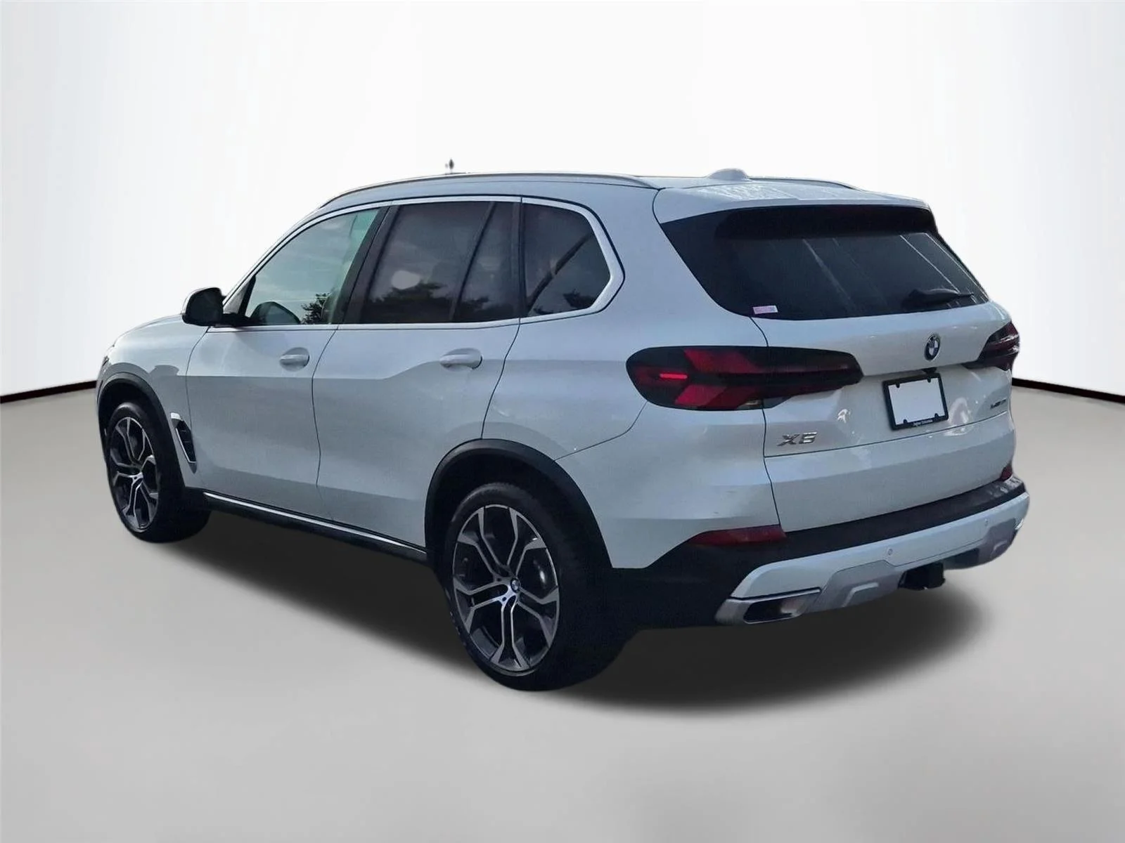 Used 2025 Mineral White Metallic BMW xDrive40i image 3