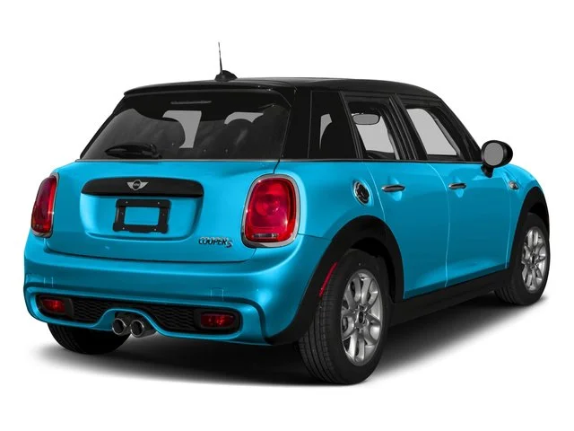 Used 2018 Volcanic Orange MINI  image 2