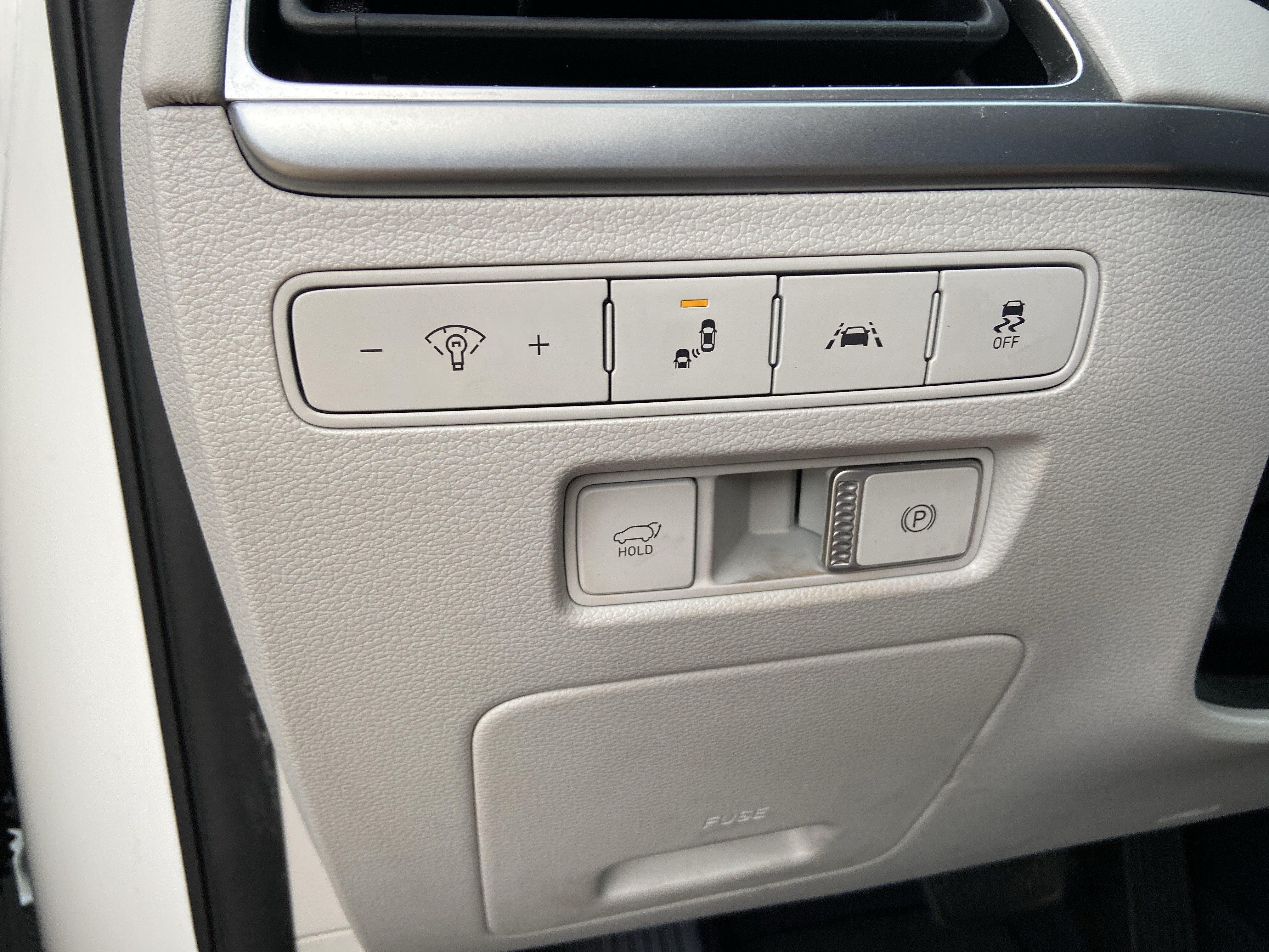 Used 2020 Hyper White Hyundai SEL image 48