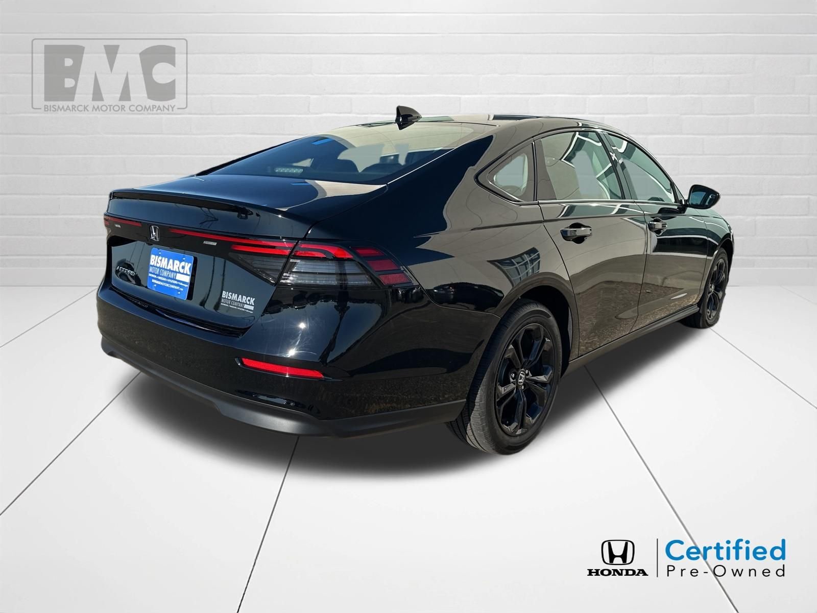 Certified Used 2025 Black Honda SE image 3