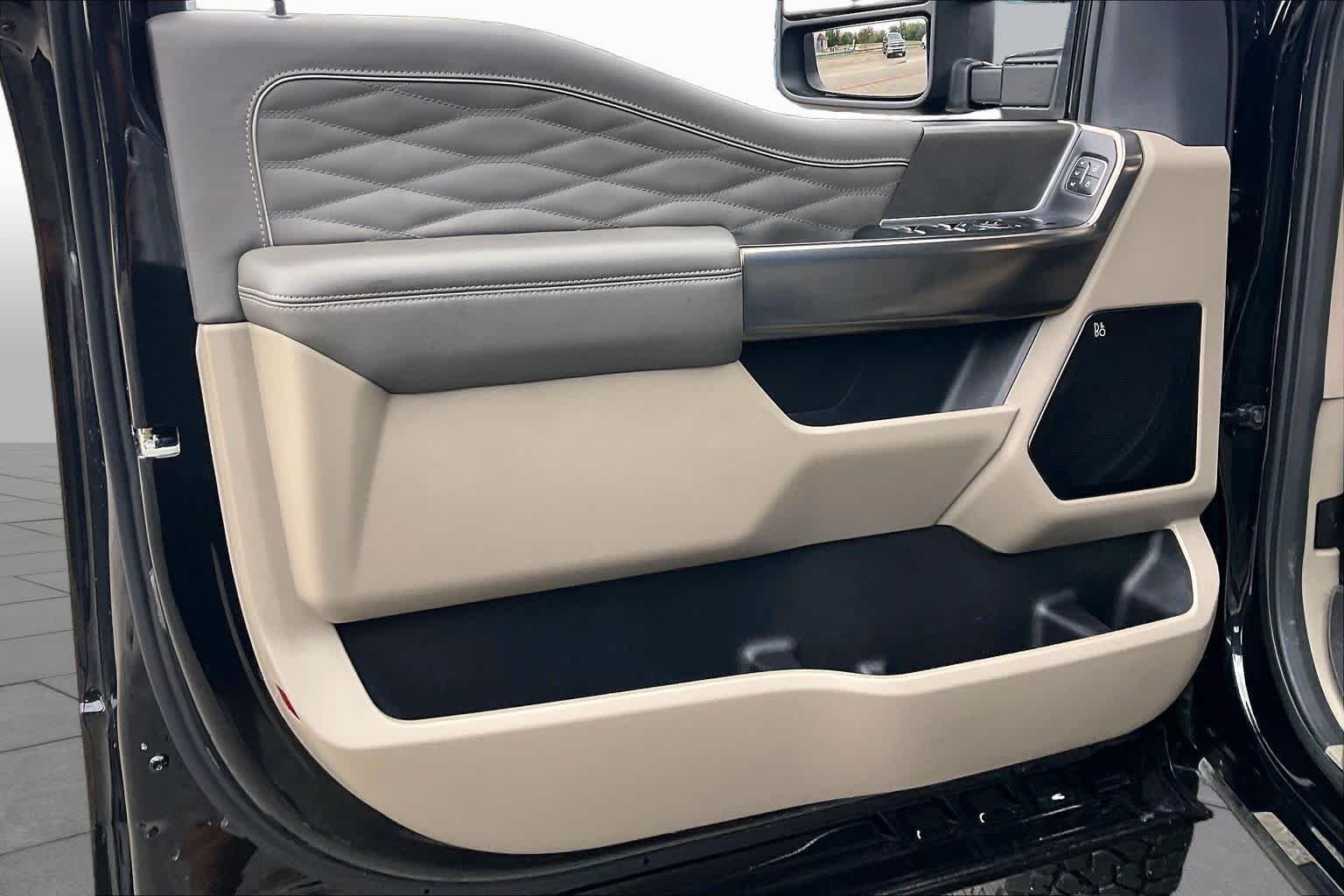 Used 2025 Agate Black Ford Platinum image 22