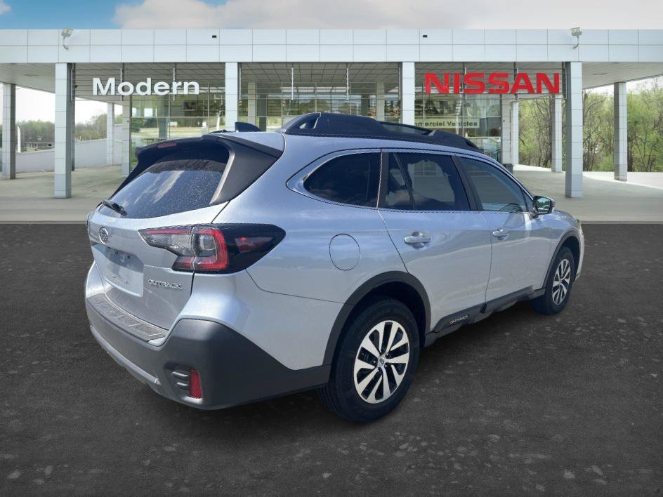 Used 2022 Ice Silver Metallic Subaru Premium image 5