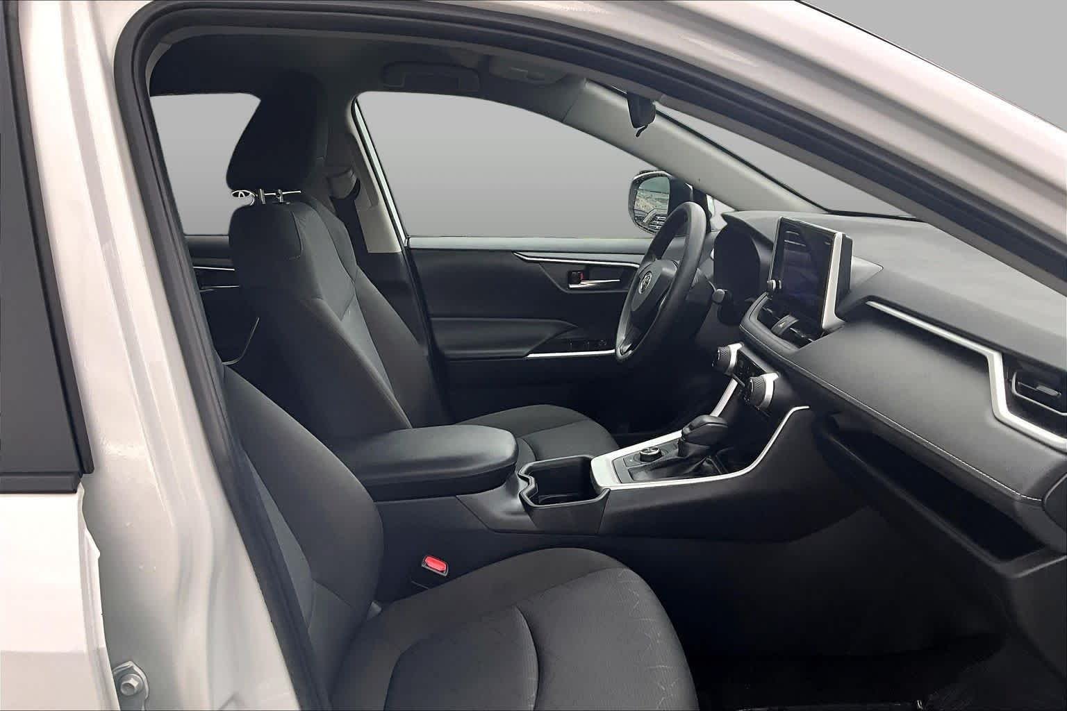Used 2025 Ice Cap Toyota Hybrid XLE image 9