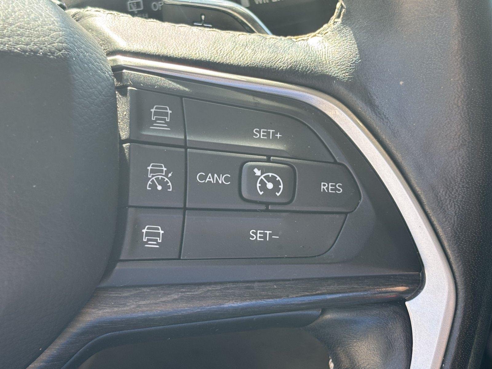 Used 2021 Diamond Black Crystal Pearlcoat Jeep Limited image 18