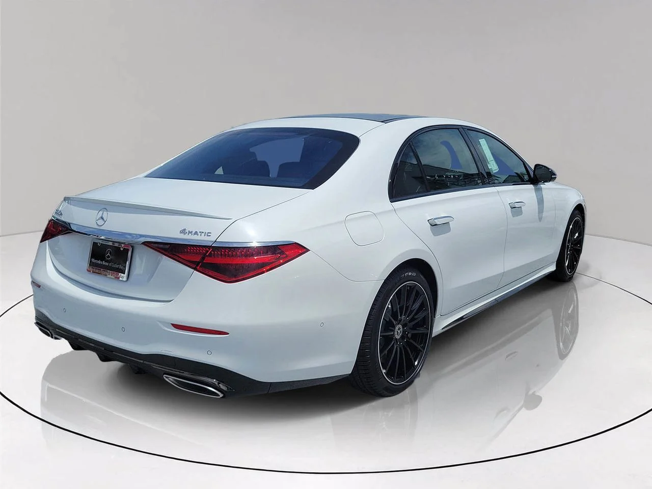 New 2026 MANUFAKTUR Moonlight White Metallic Mercedes-Benz S 580 image 6
