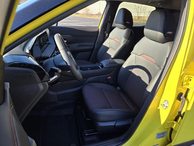 New 2026 Yuzu Yellow Metallic / Super Black Two-tone Nissan SR image 5