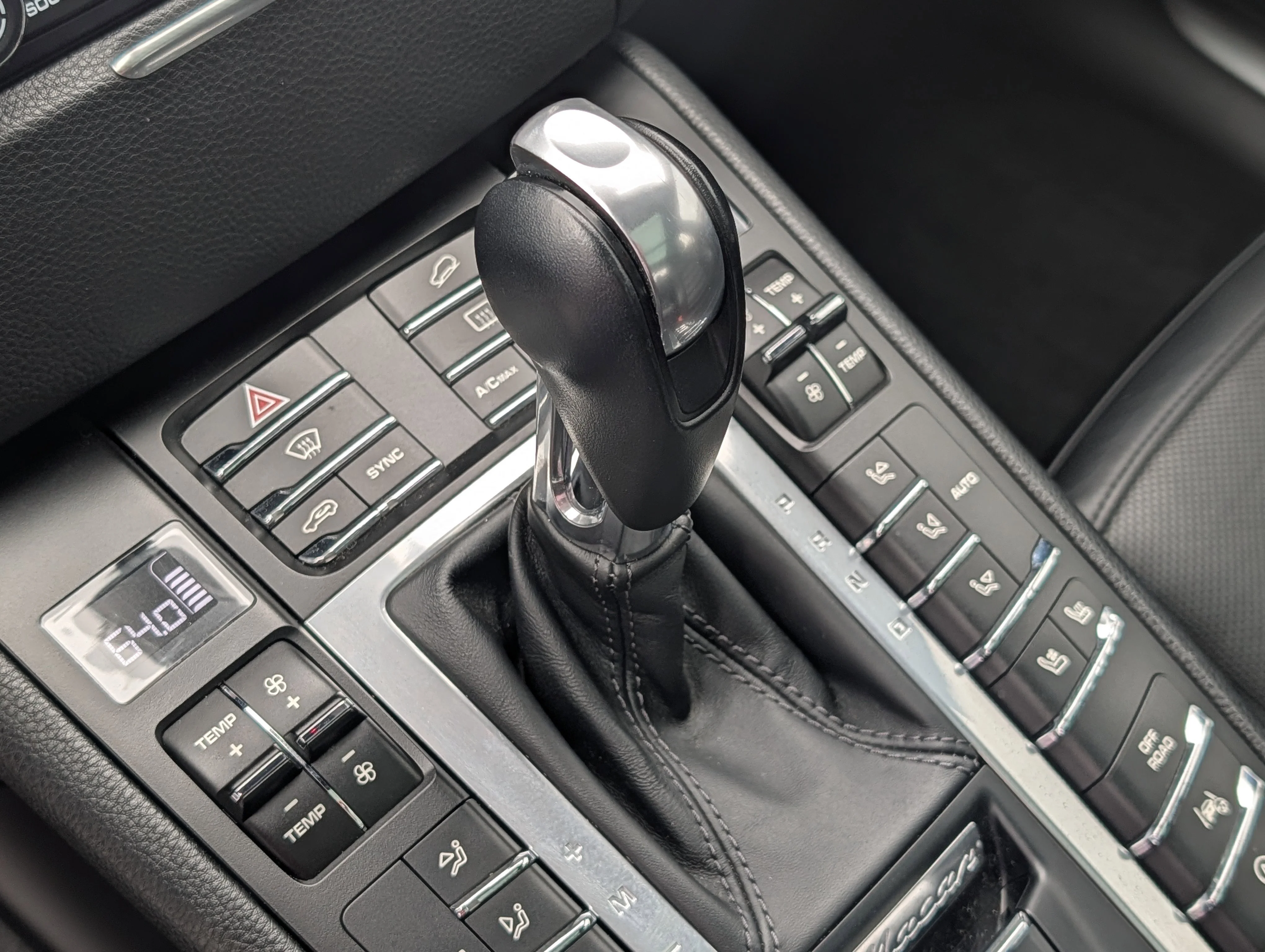 2018 Porsche Macan Turbo - Photo 28