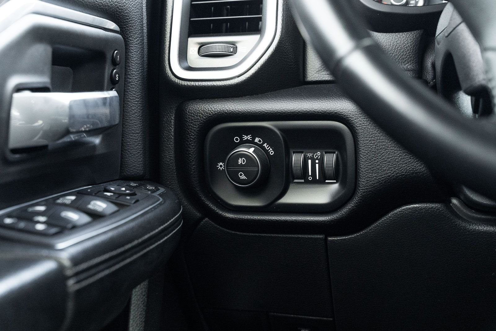 Used 2024 White Ram Laramie image 26