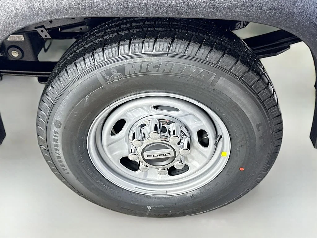 New 2026 Oxford White Ford XL image 26