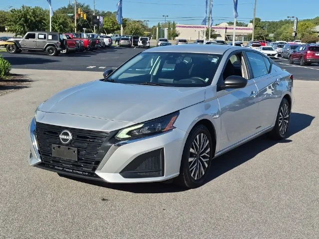 Used 2025 Silver Nissan 2.5 SV image 7
