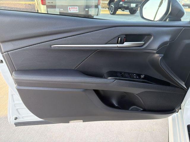 Certified Used 2025 WIND CHILL PEARL Toyota  image 9