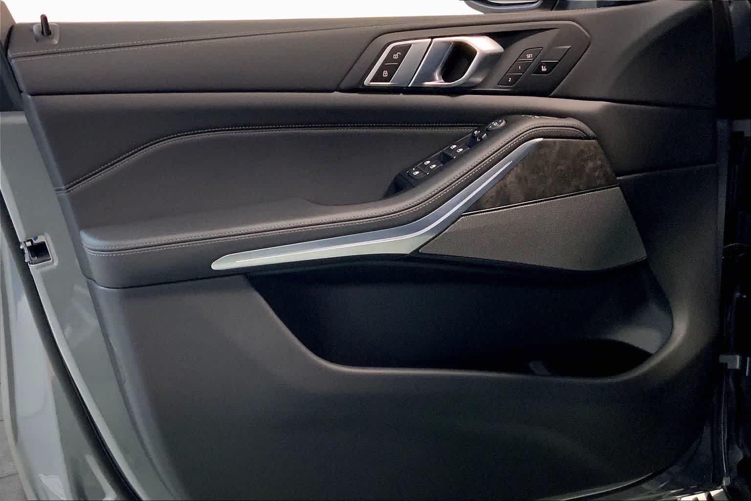 New 2026 Skyscraper Grey Metallic BMW xDrive40i image 10