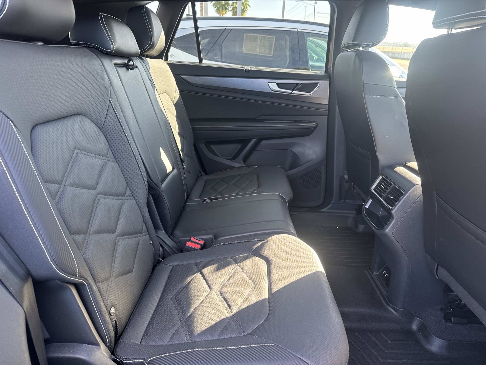 Used 2024 Gray Volkswagen 2.0T SE w/Technology image 9