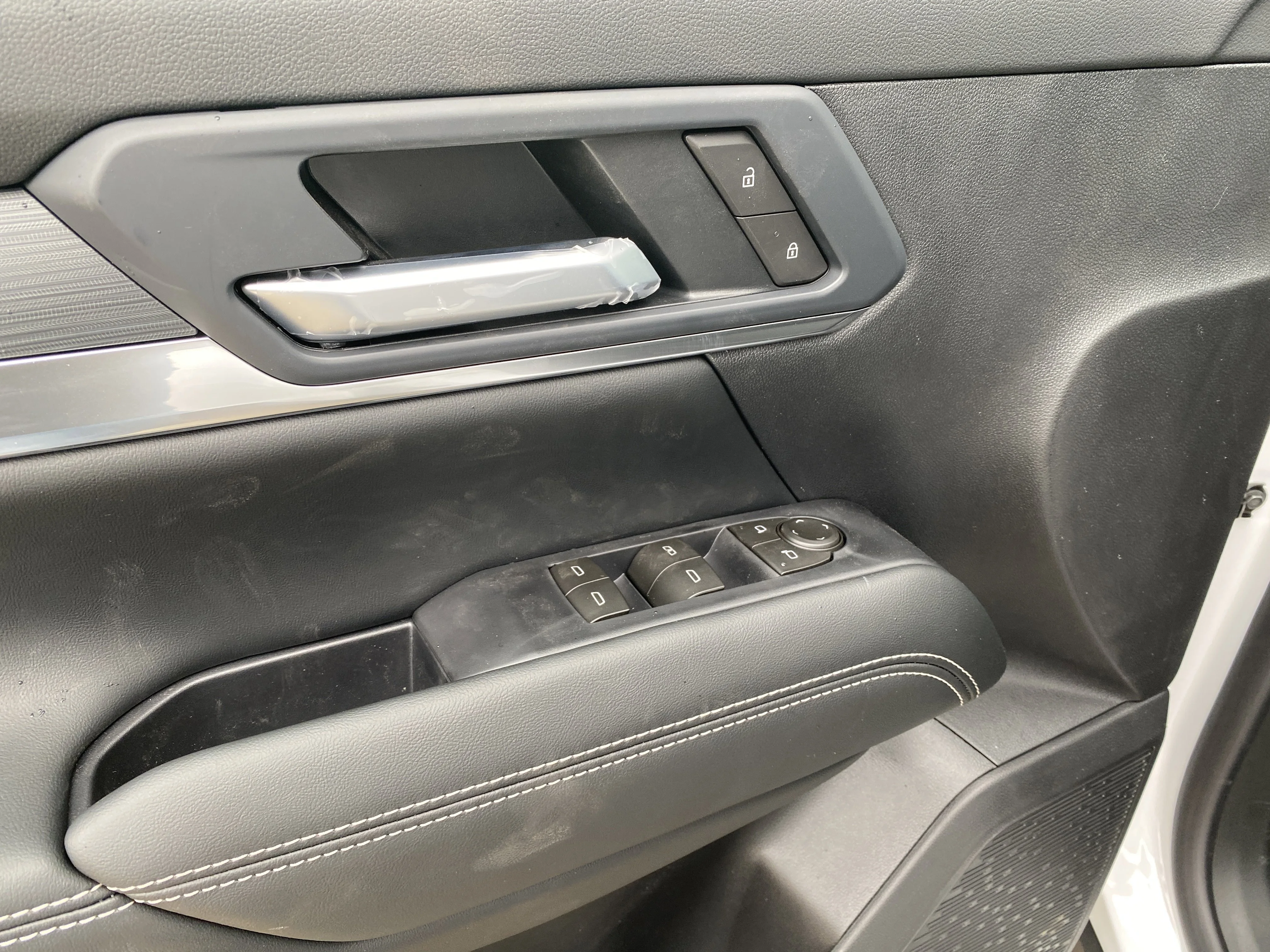 New 2026 Summit White GMC AWD Elevation image 23