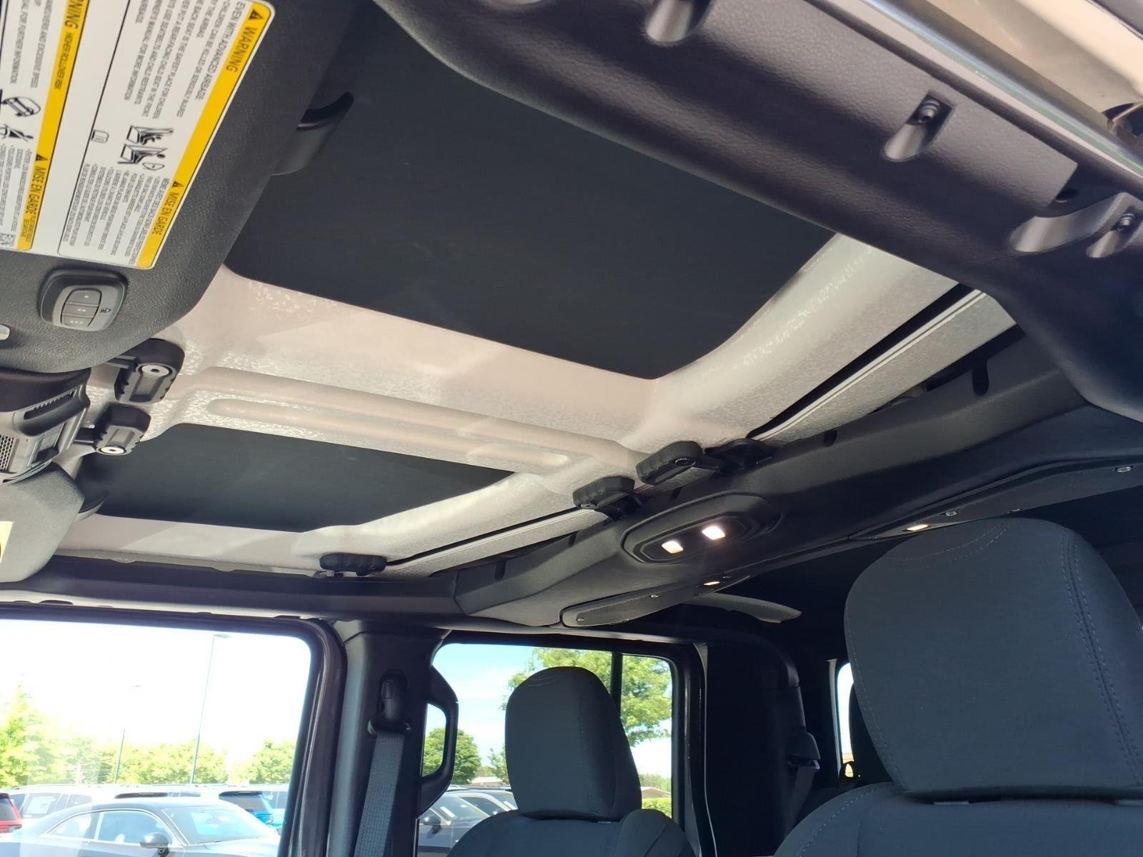 Used 2025 Granite Crystal Metallic Clearcoat Jeep Mojave image 5