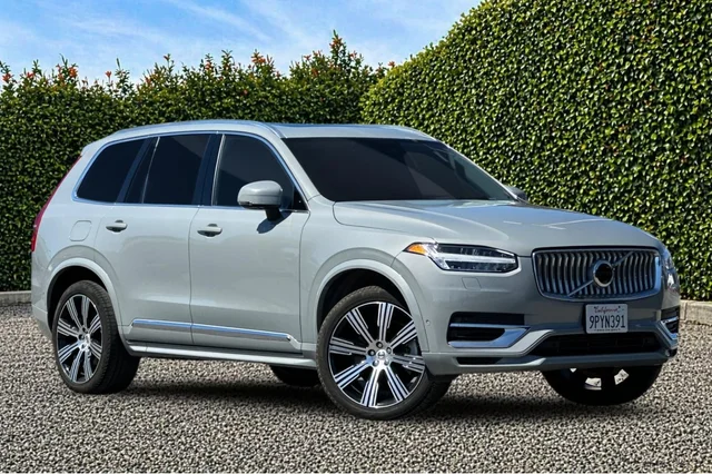 2025 Volvo XC90 Plug-In Hybrid T8 Plus