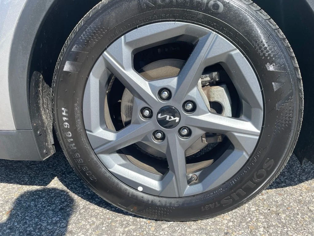 Used 2025 Steel Gray Kia LXS image 3