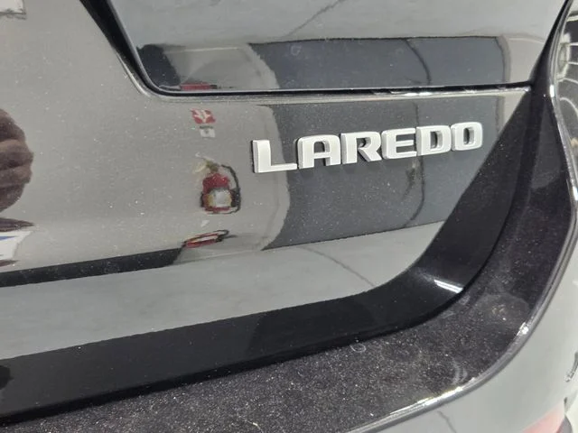 New 2026 Diamond Black Crystal Pearlcoat Jeep Laredo image 10