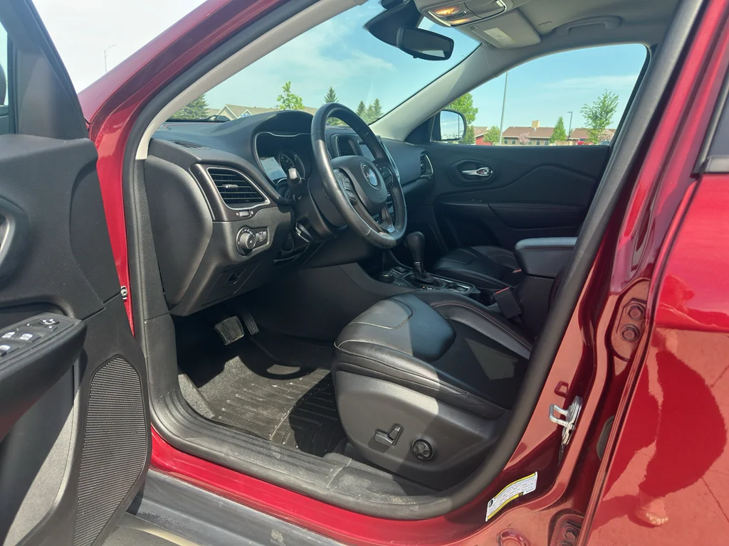 Used 2021 Velvet Red Pearlcoat Jeep Trailhawk image 11