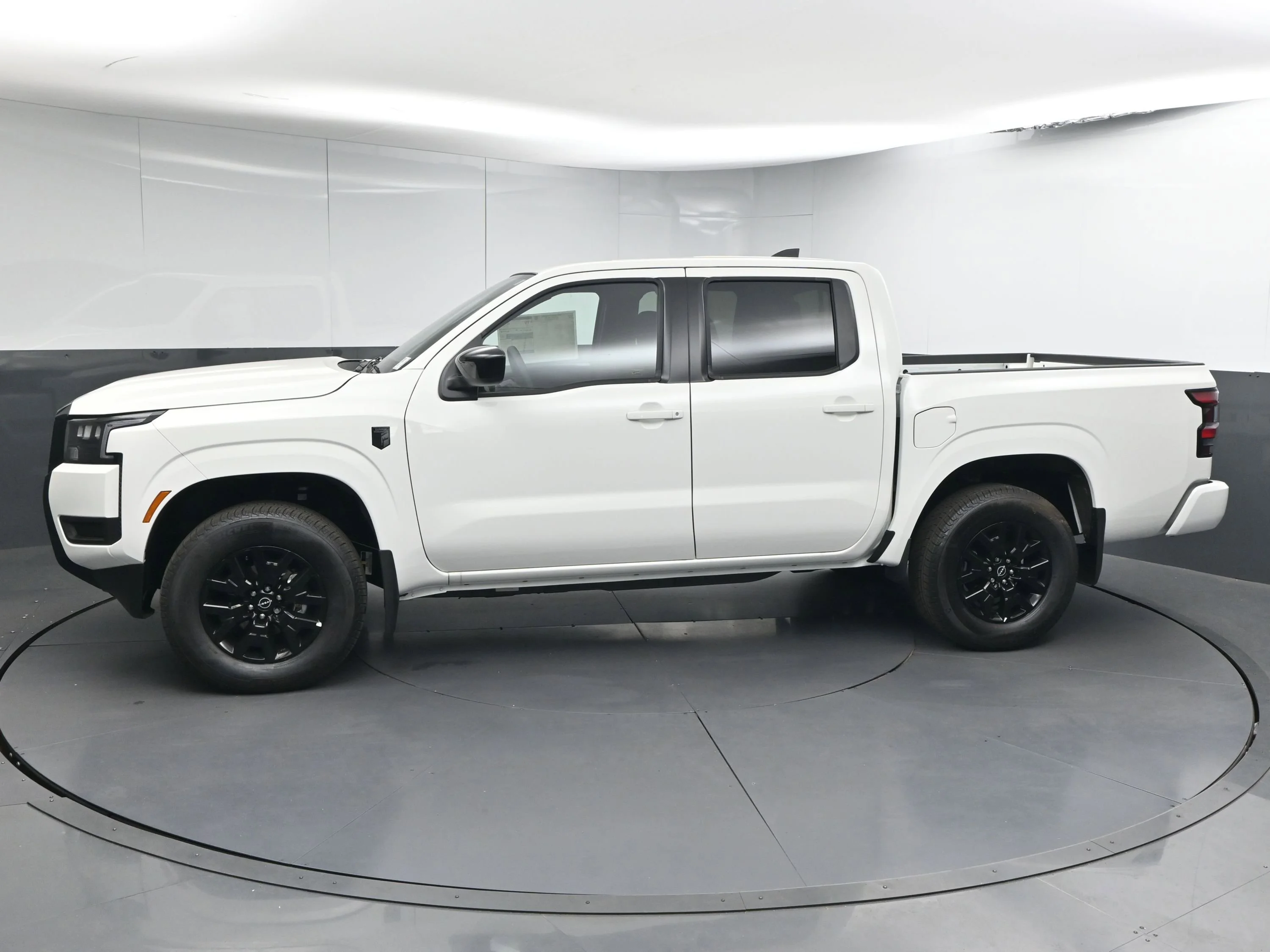 New 2026 Glacier White Nissan Crew Cab SV image 4
