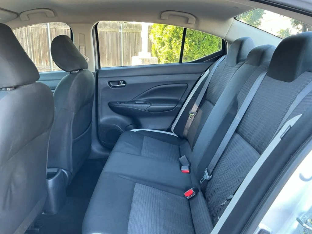Used 2020 Silver Nissan 1.6 SV image 18