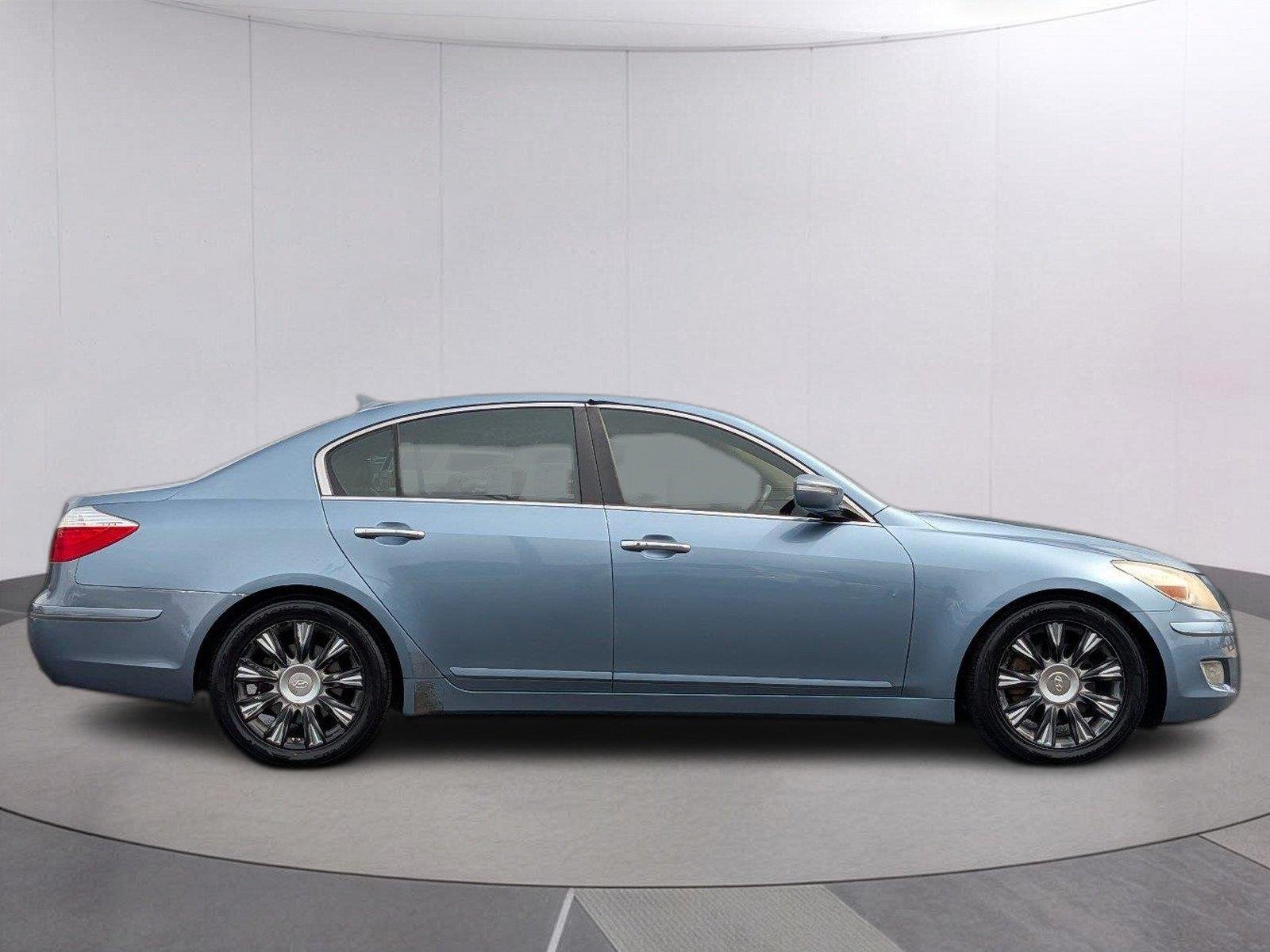Used 2009 Sterling Blue Metallic Hyundai 3.8L image 6