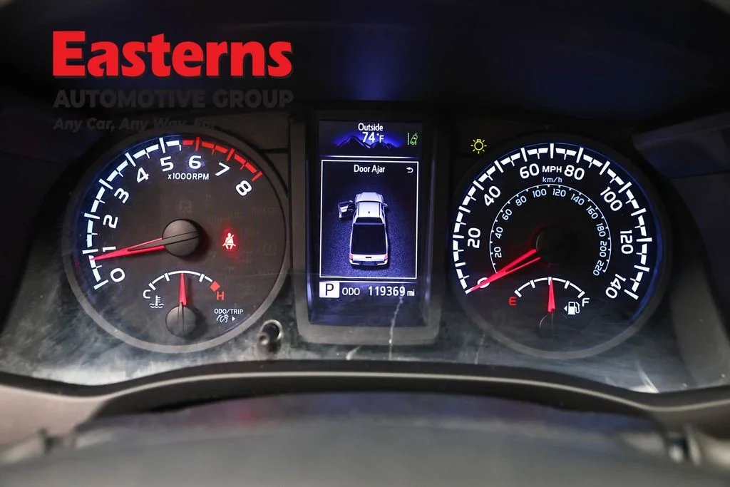 Used 2019 White Toyota SR image 18