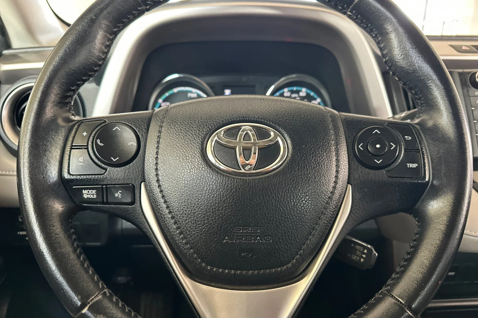 Used 2016  Toyota XLE image 24