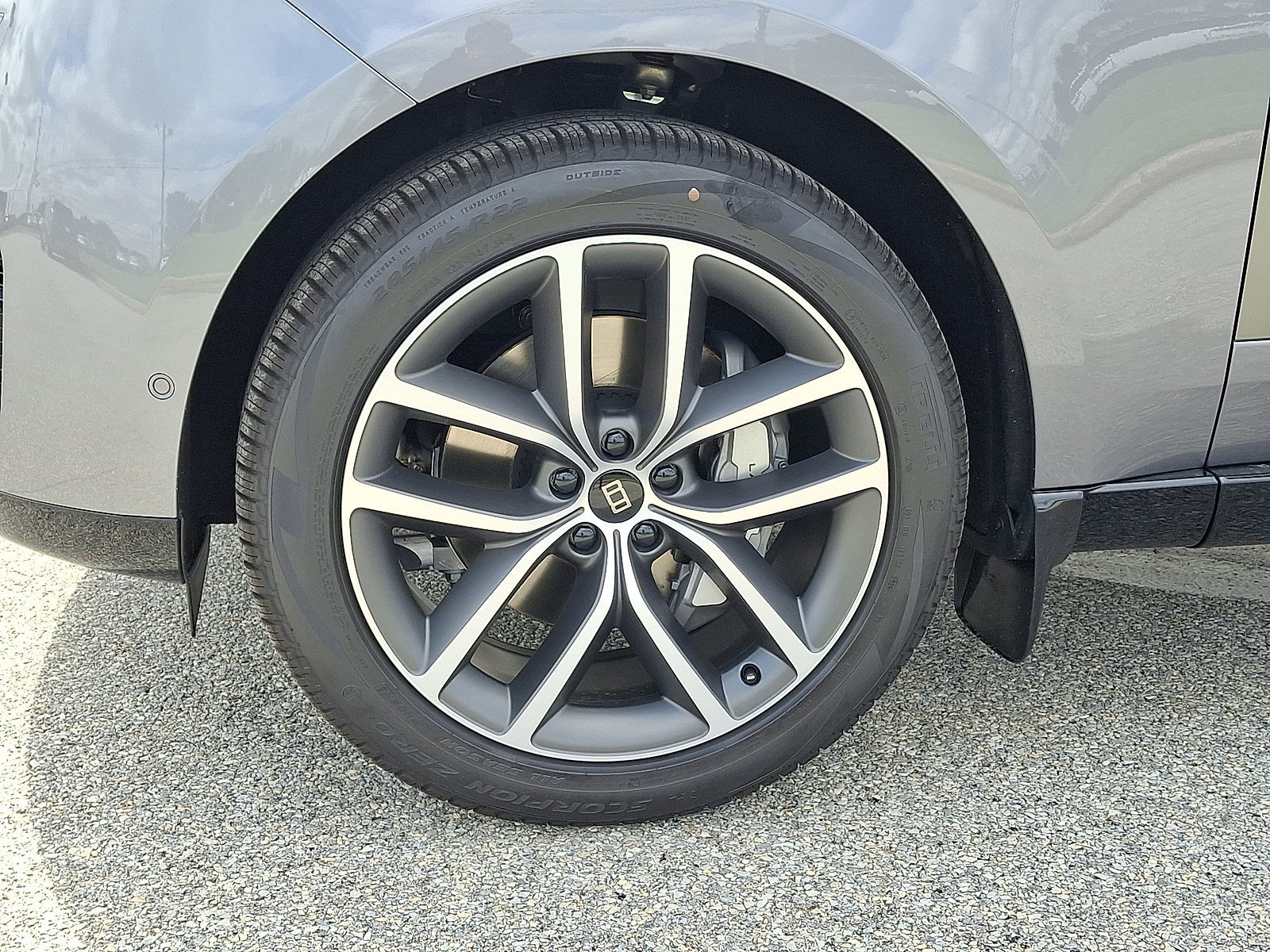 New 2027 Eiger Grey LAND ROVER SE image 2