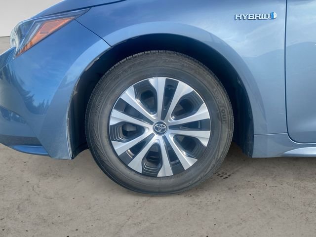 Used 2021  Toyota LE image 9