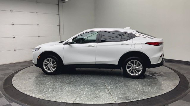 Used 2025 Summit White Buick Preferred image 33
