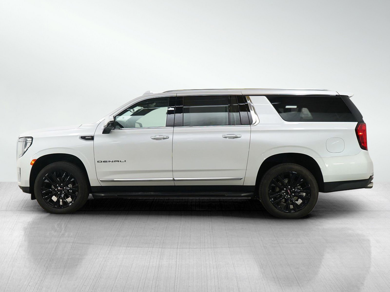 Used 2024 GMC Yukon XL Denali with VIN 1GKS2JKL2RR397904 for sale in Bloomington, Minnesota