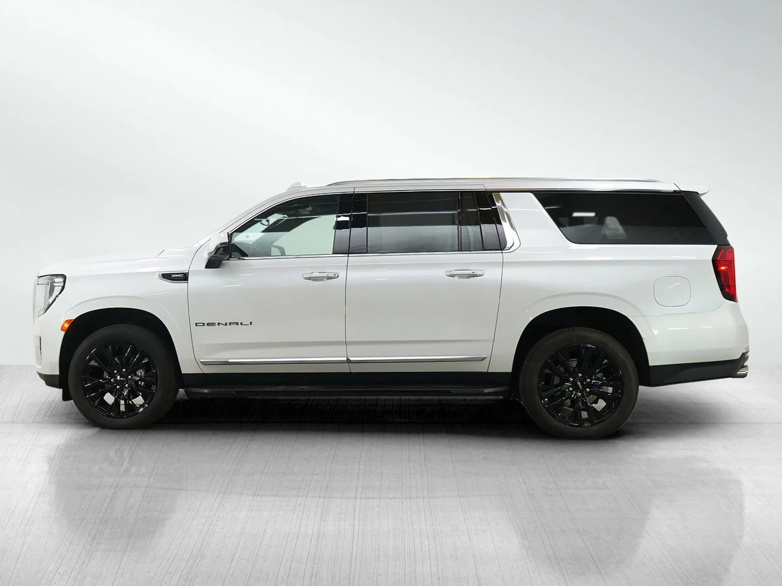 Used 2024 GMC Yukon XL Denali with VIN 1GKS2JKL2RR397904 for sale in Bloomington, Minnesota