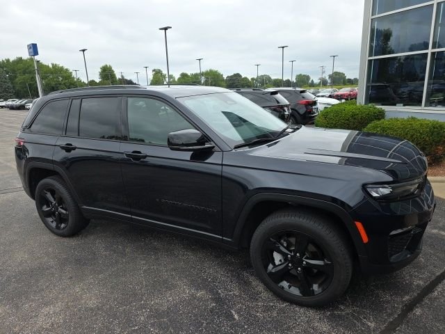 Used 2024 Midnight Sky Jeep Limited image 1