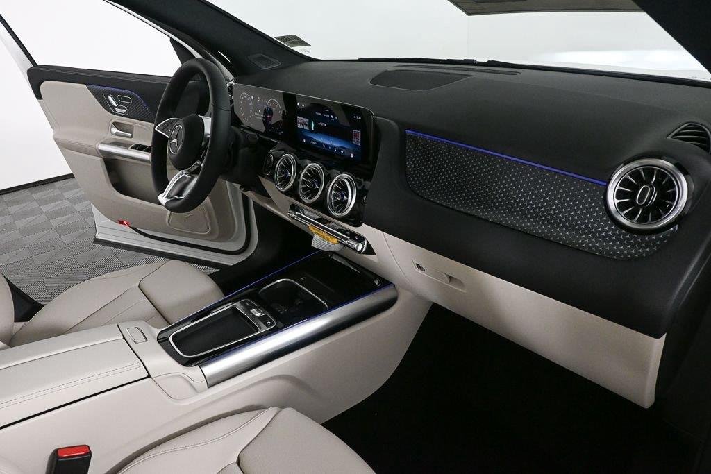 New 2026 Polar White Mercedes-Benz GLA 250 image 25