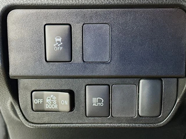 Used 2022 Silver Toyota SR image 19