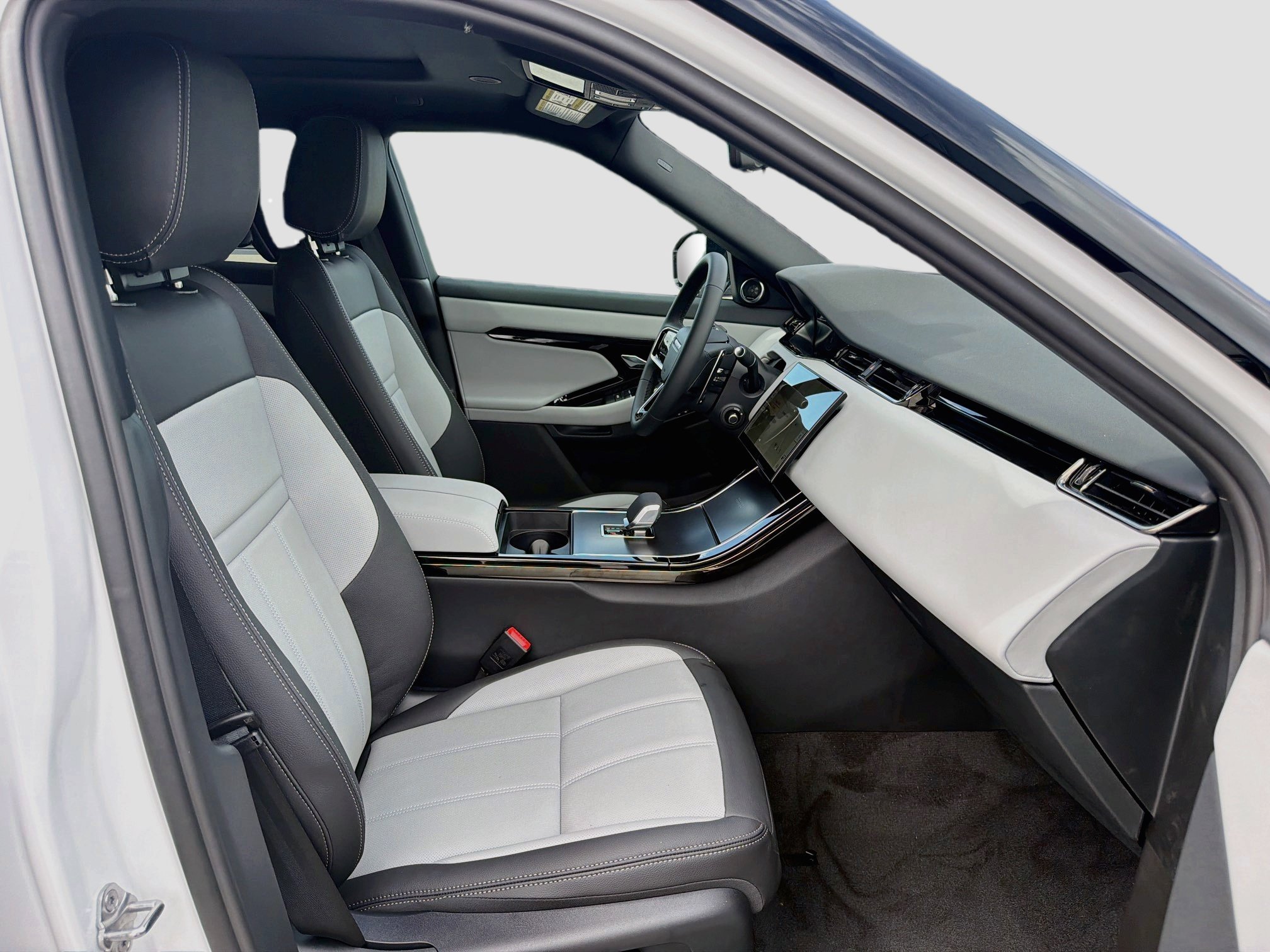 New 2026 Ostuni Pearl White Land Rover Hoxton Edition image 15