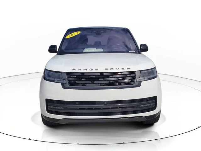Used 2023  Land Rover SE image 2