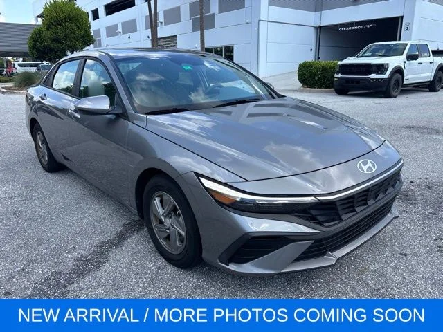Used 2024 Metal Hyundai SE image 1