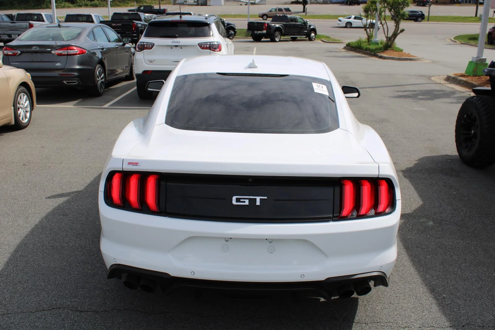 2022 Ford Mustang GT - Photo 6