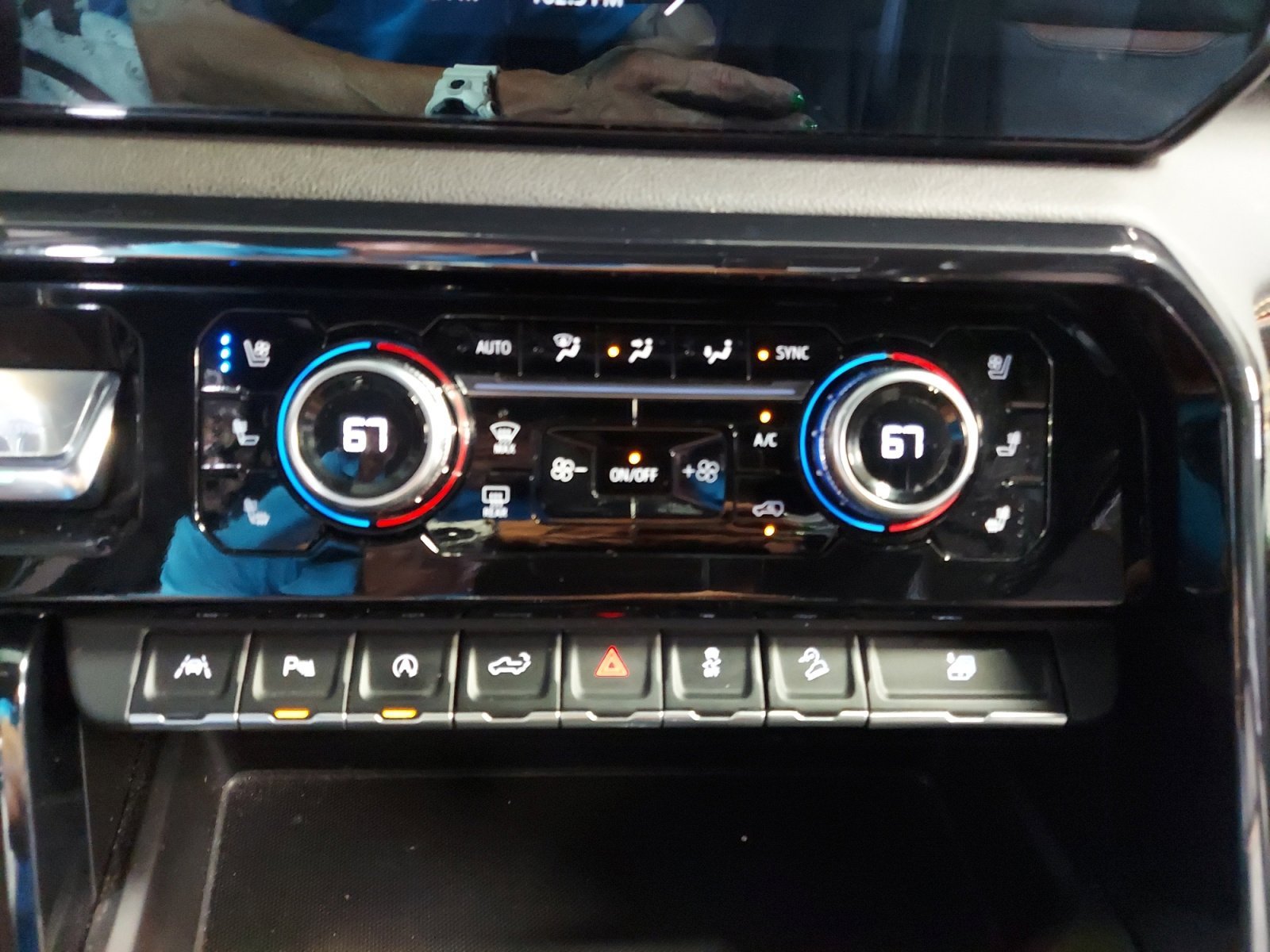 Used 2022 Summit White GMC AT4 image 18