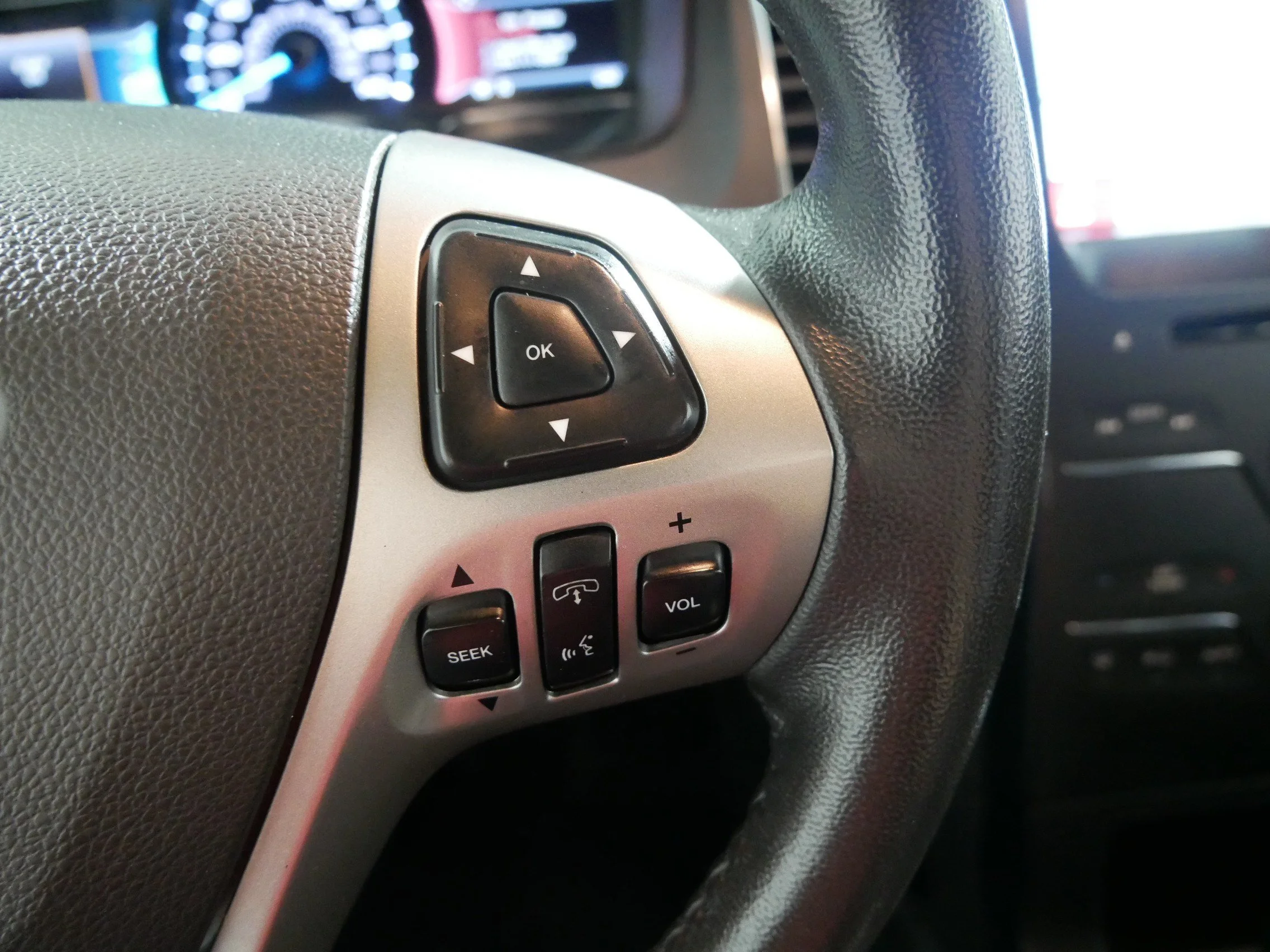 Used 2017 Shadow Black Ford SEL image 28