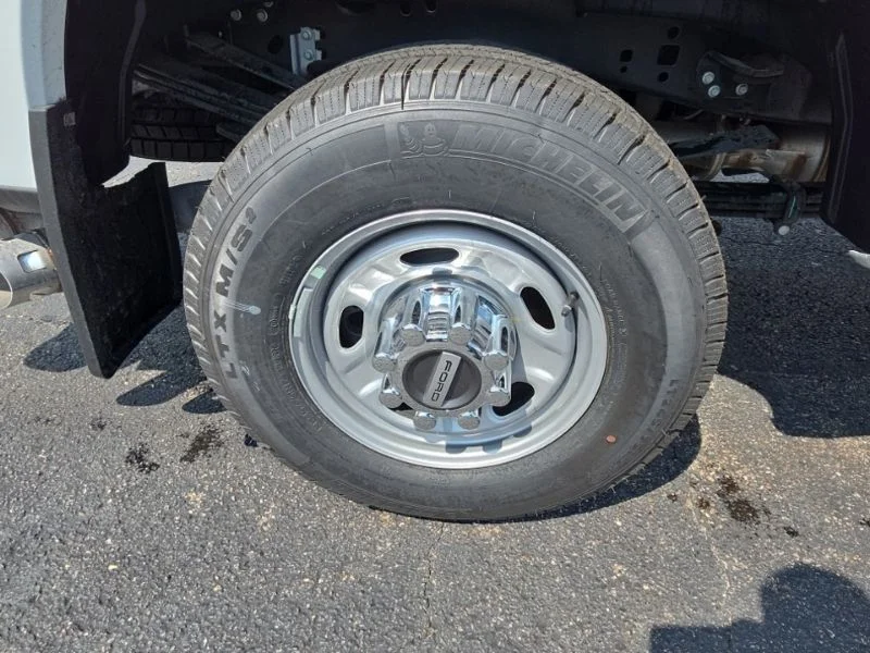 New 2026 Oxford White Ford F-250® XL image 9