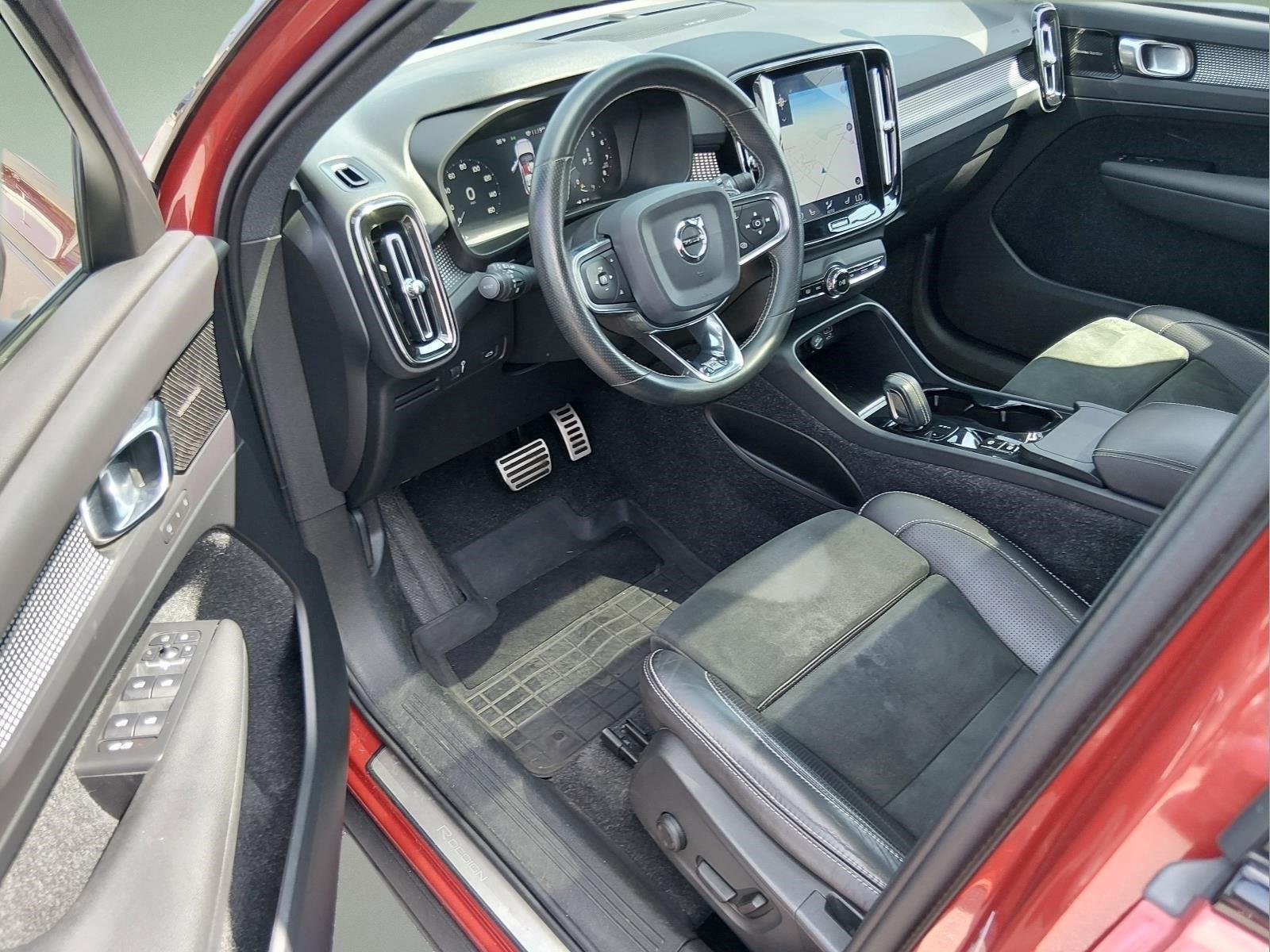 Used 2019 Fusion Red Metallic Volvo R-Design image 15