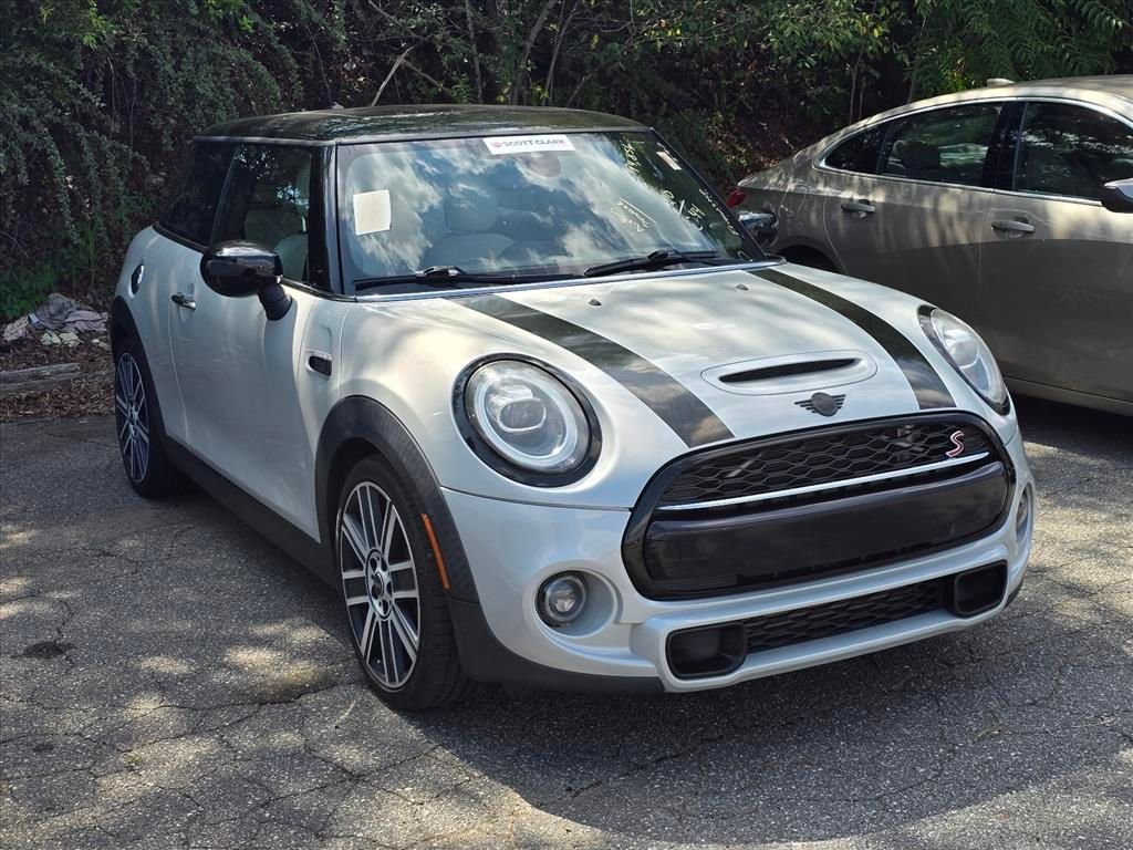 Used 2020 White MINI Classic image 9