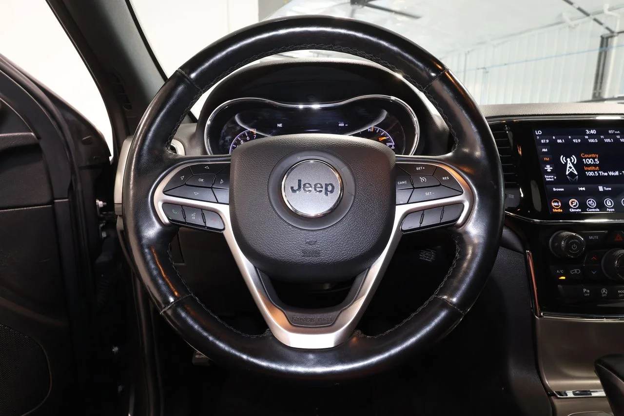 Used 2021 Gray Jeep Laredo X image 7