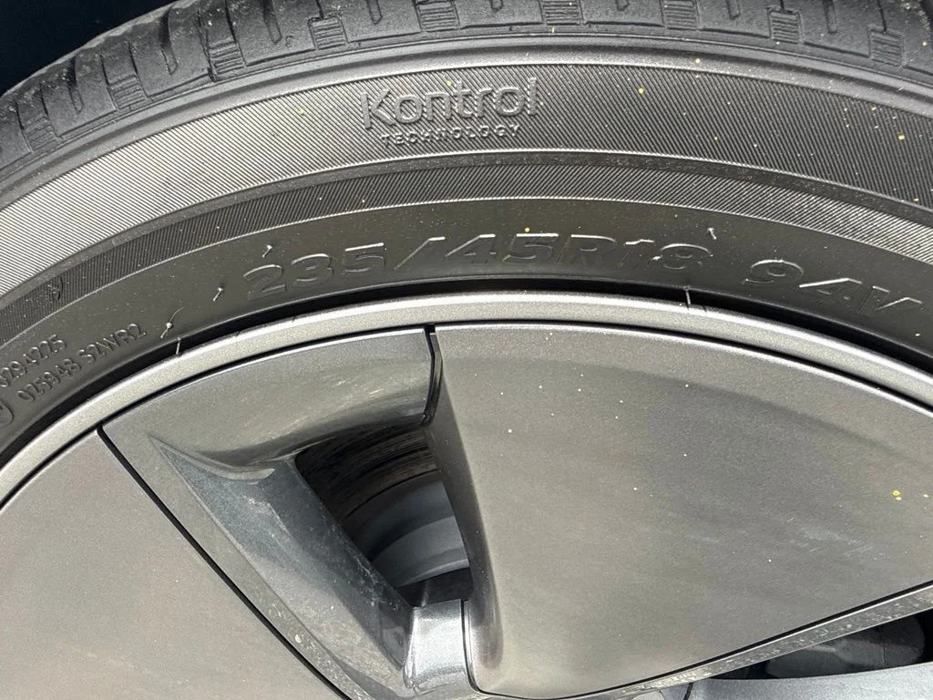 Used 2023 White Tesla Base image 22