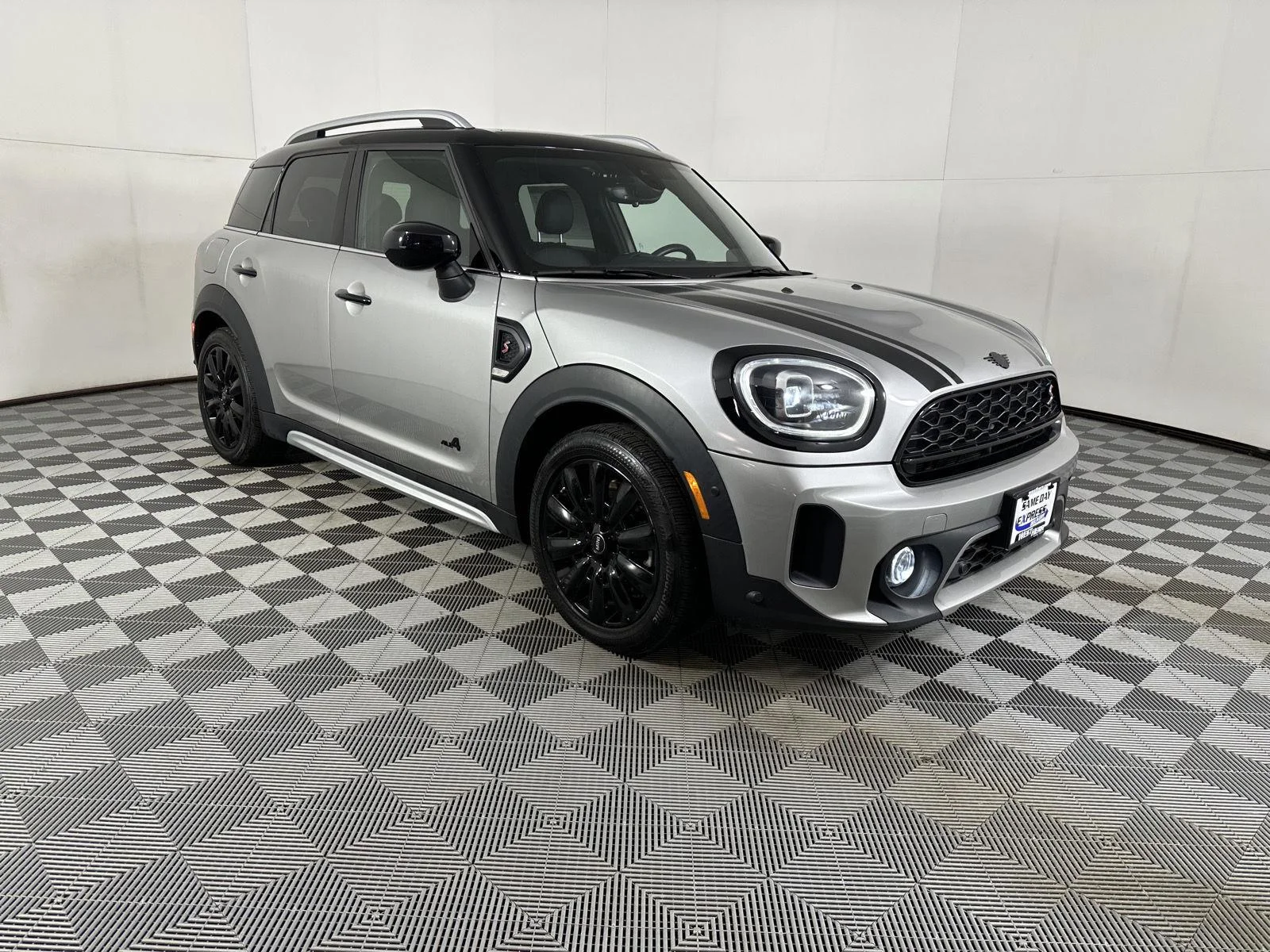 Used 2024 Melting Silver III Metallic MINI Cooper S image 13